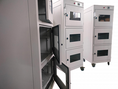 Отгружаем три промышленных азотных шкафа сухого хранения